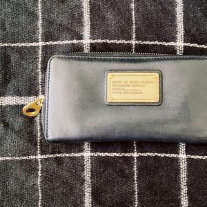 Marc by Marc Jacobs Classic Q Vertical Zip Wallet